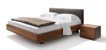 Naturholzbett mit Lederhaupt passend mit dem riletto Nachttisch riletto Bett in Nussbaum mit Lederhaupt zusammen mit dem riletto Nachtkästchen