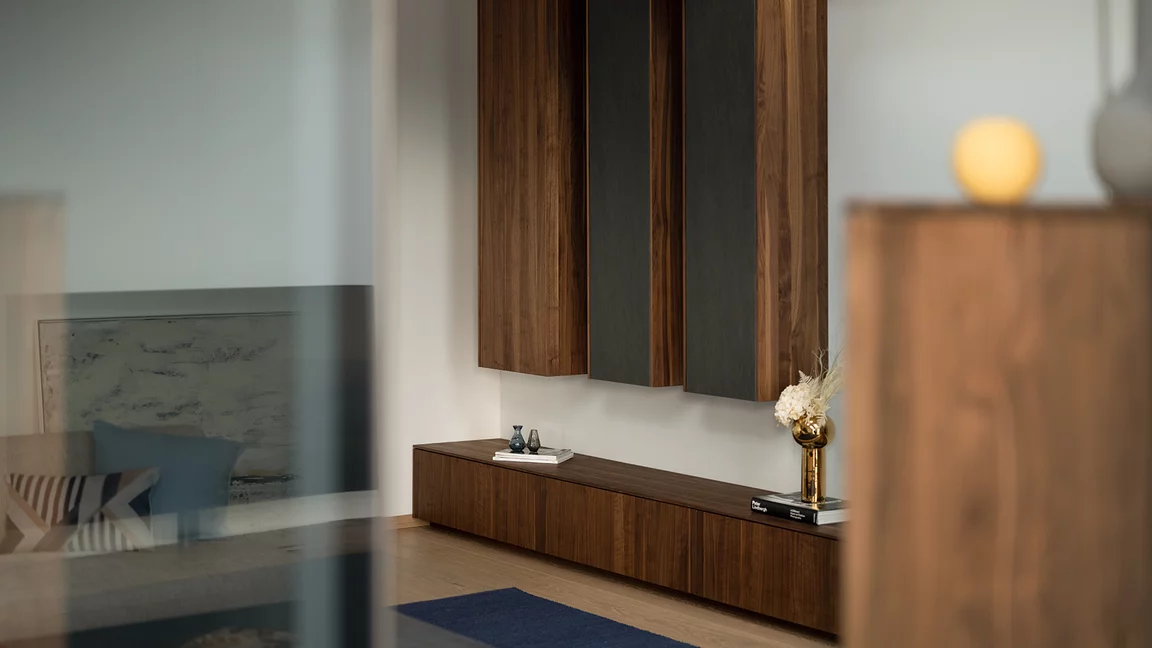 filigno Wohnwand aus Nussbaum und Keramik basalt black hängende Wohnwand filigno aus Nussbaum und Keramik basalt black, Detailbild